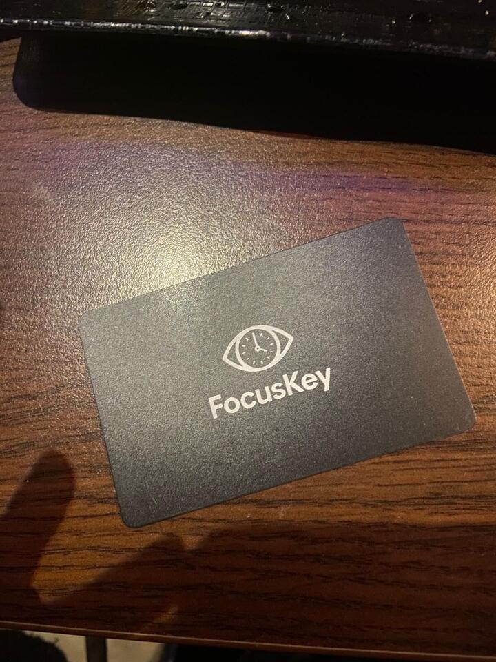 FocusKey Karte auf Holz